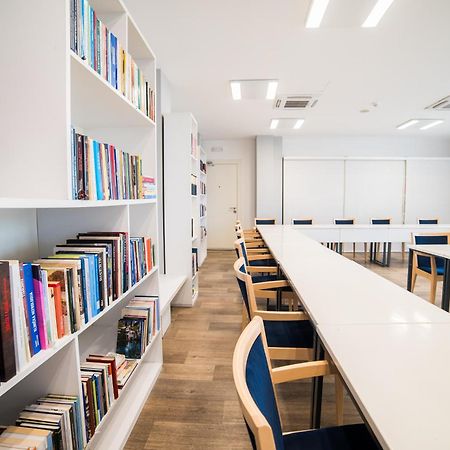 University Hotel Dorrah Тузла Екстериор снимка