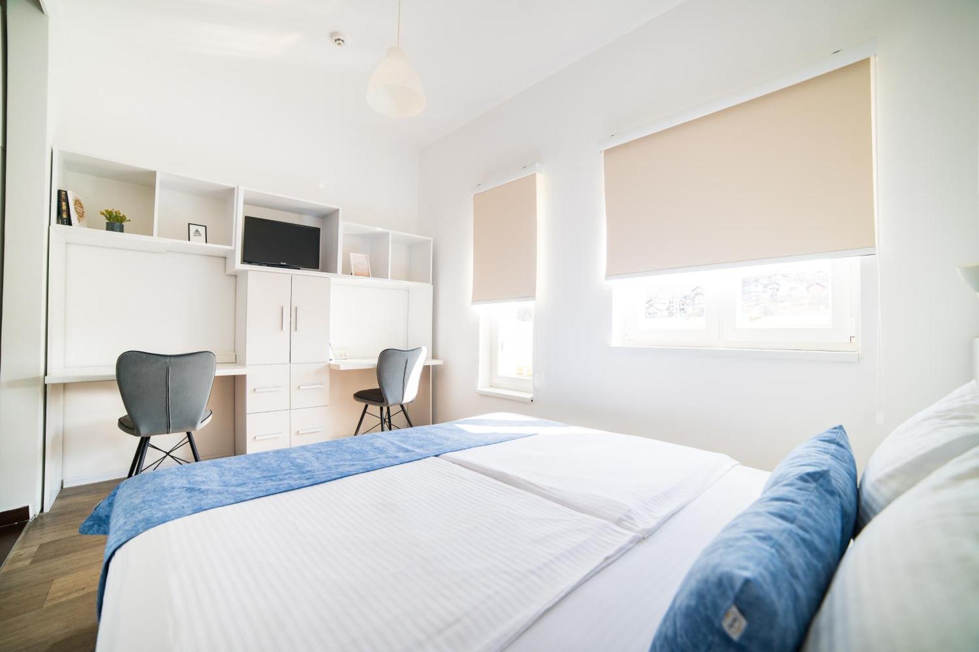 University Hotel Dorrah Тузла Екстериор снимка