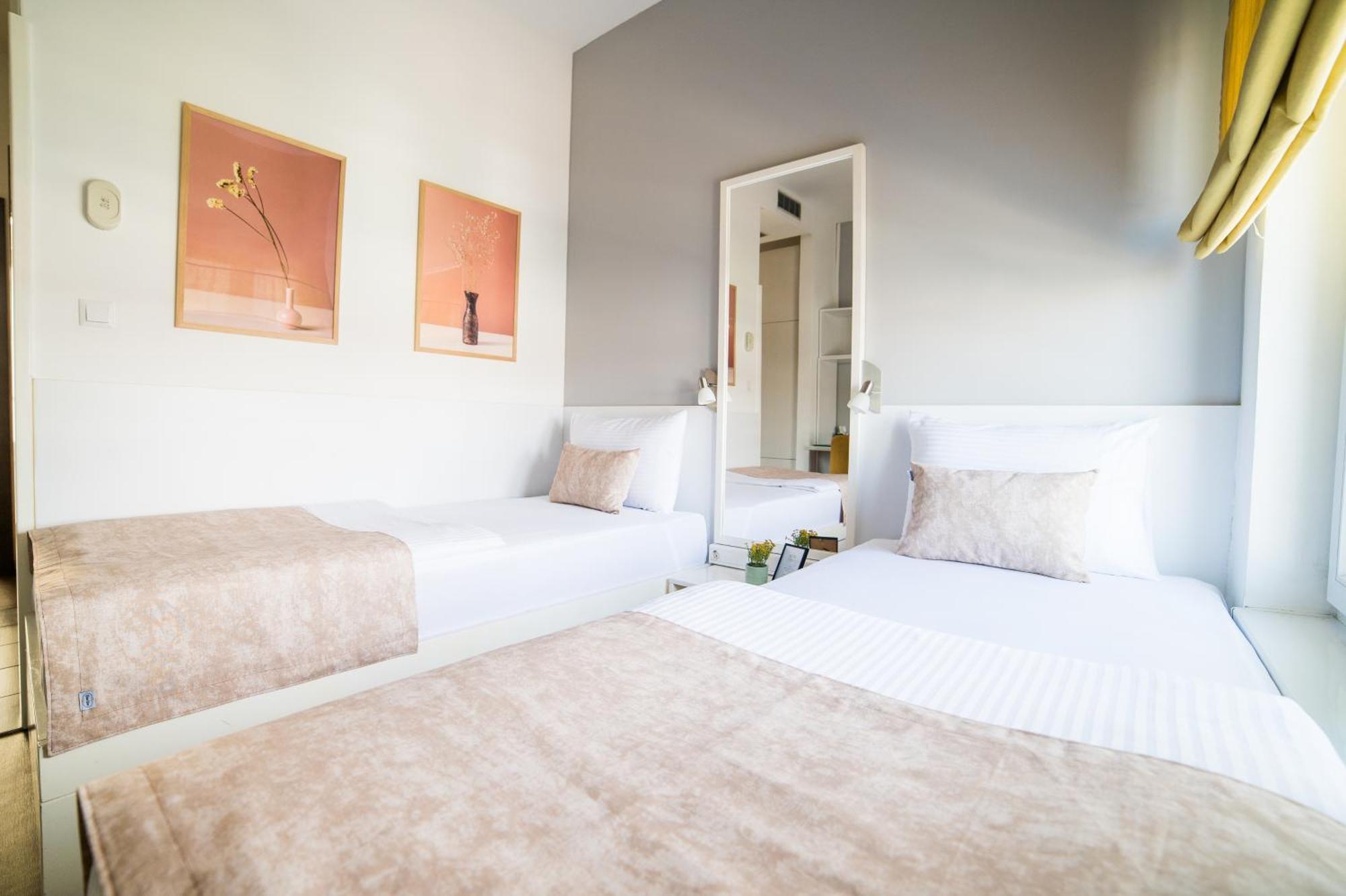 University Hotel Dorrah Тузла Екстериор снимка