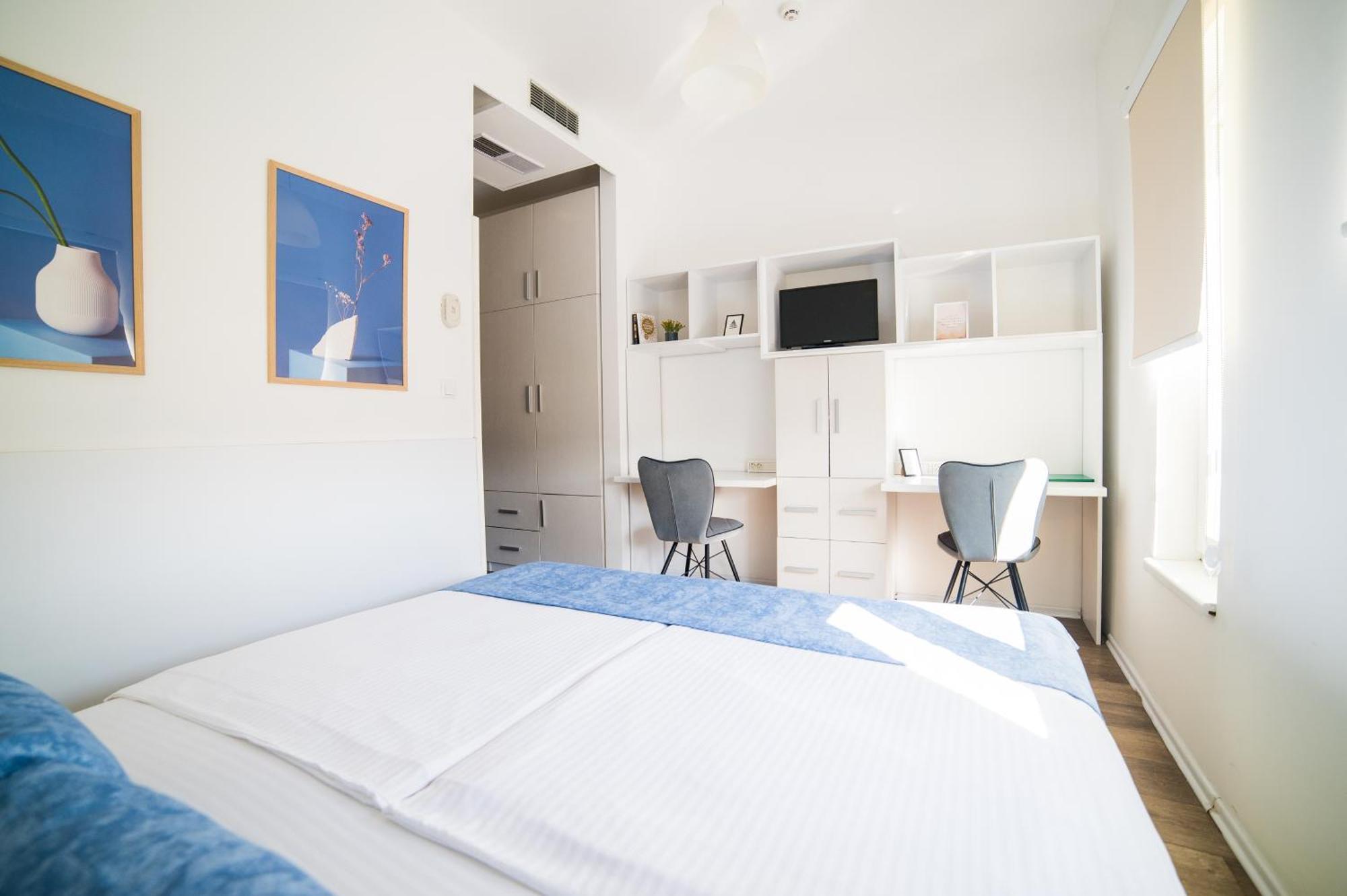 University Hotel Dorrah Тузла Екстериор снимка